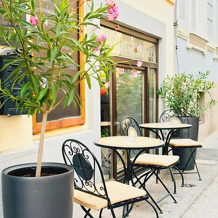 Petit Hotel 3*