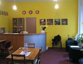 Le Petit Hotel