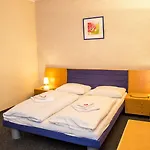 Le Petit Otel
