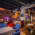 Le Petit Otel
