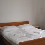 Le Petit Otel
