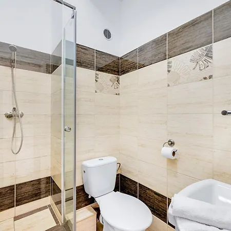 Le Petit Hotel