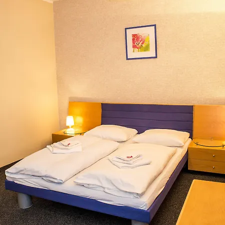 Le Petit Hotell