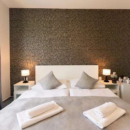Le Petit Hotell 3*