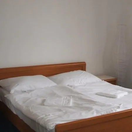 Le Petit Hotel