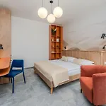 Le Petit Hotel